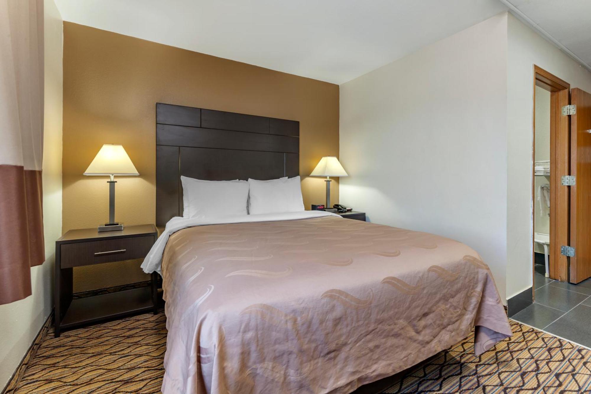 Quality Inn New London Екстериор снимка
