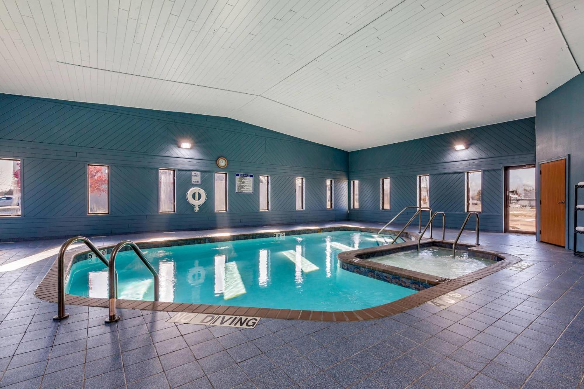 Quality Inn New London Екстериор снимка