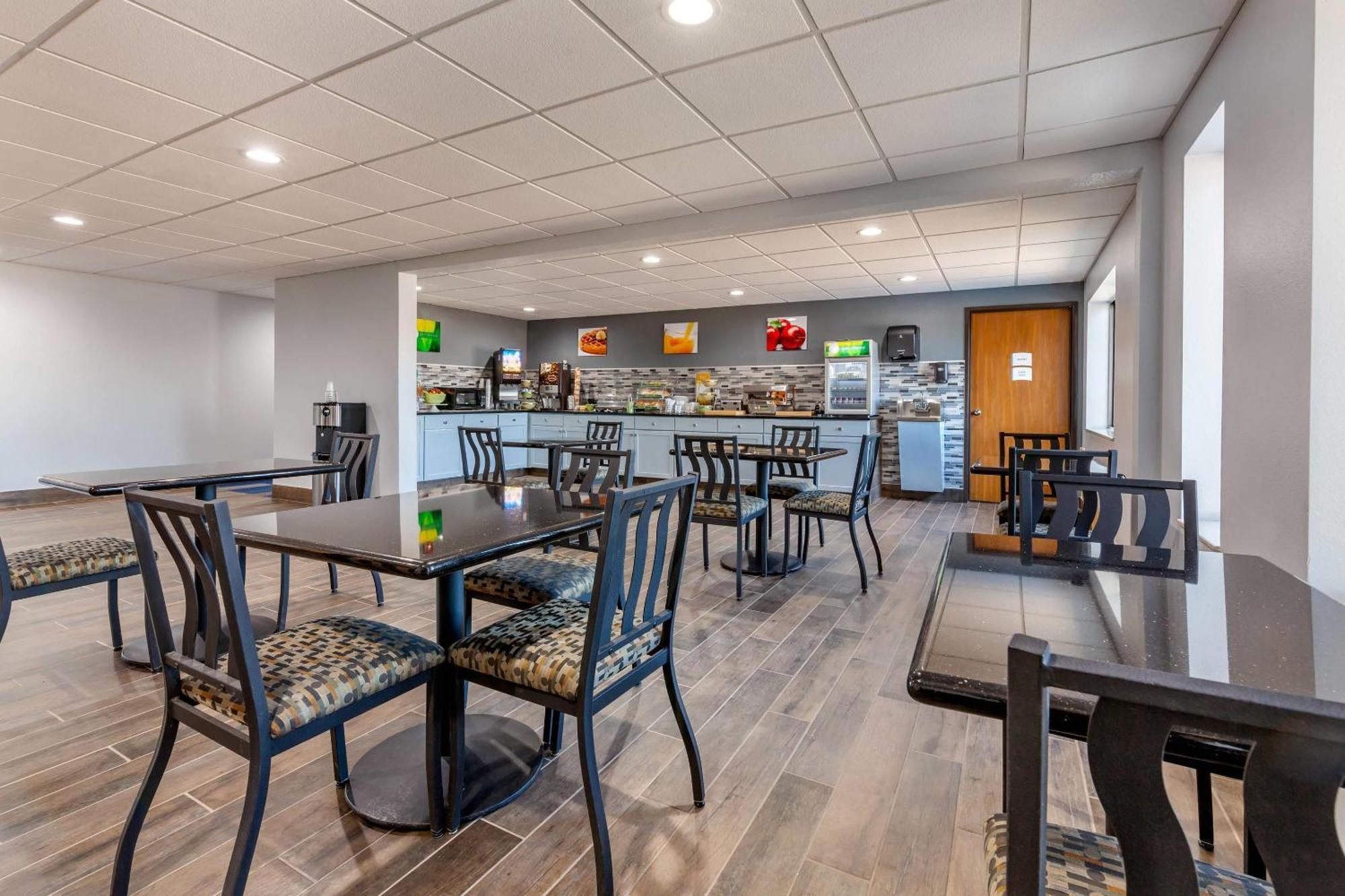 Quality Inn New London Екстериор снимка
