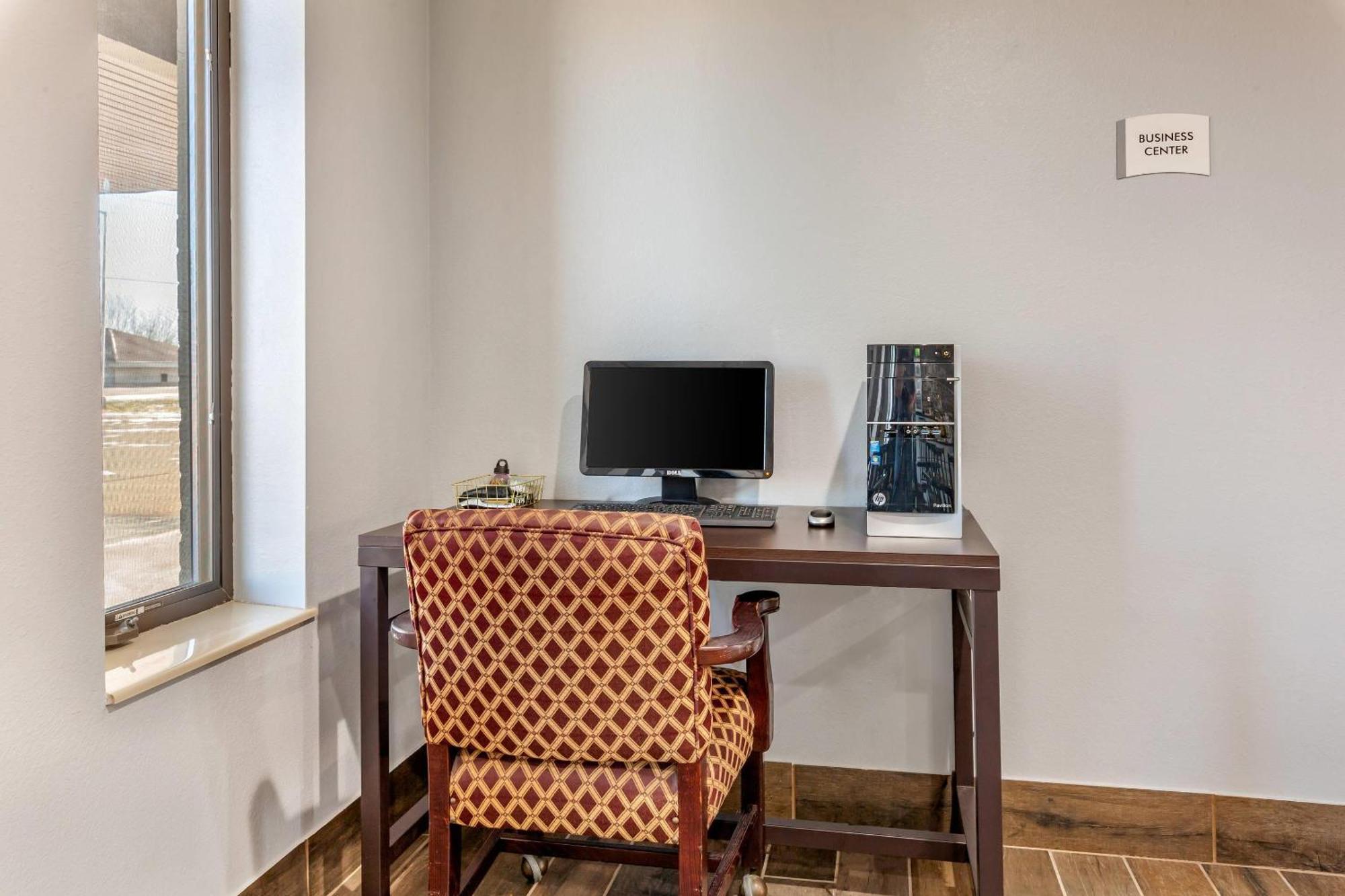 Quality Inn New London Екстериор снимка