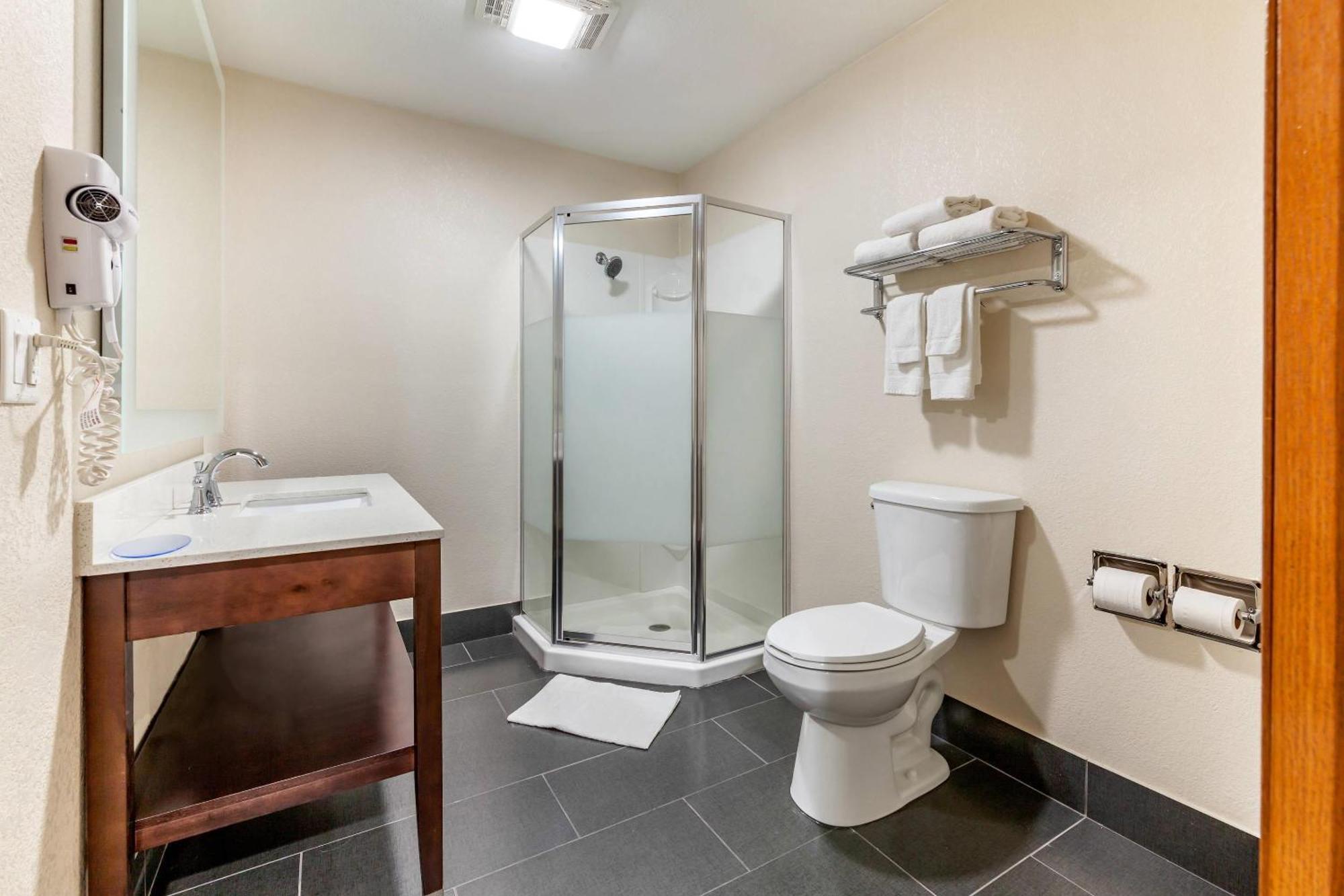 Quality Inn New London Екстериор снимка