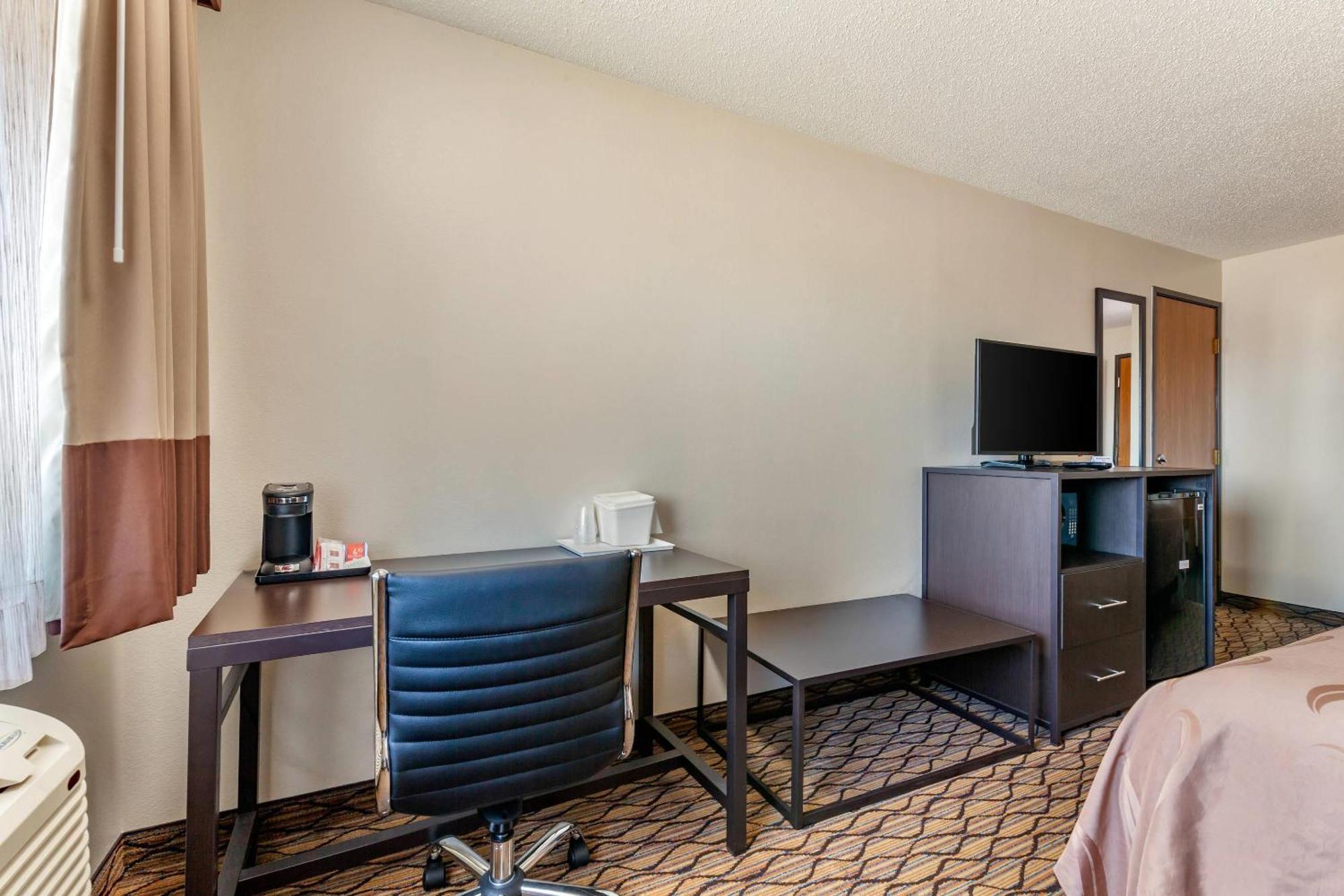 Quality Inn New London Екстериор снимка