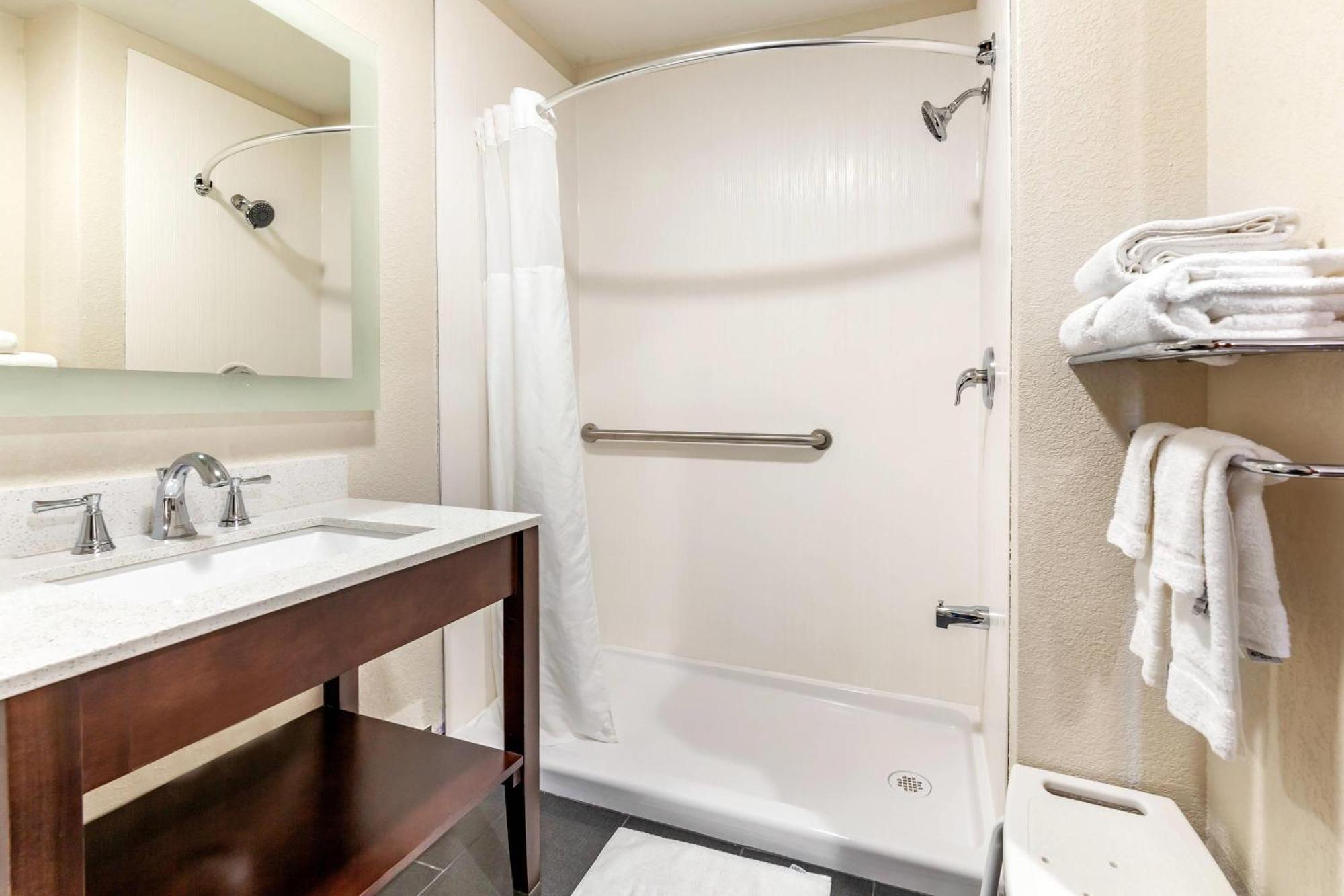 Quality Inn New London Екстериор снимка