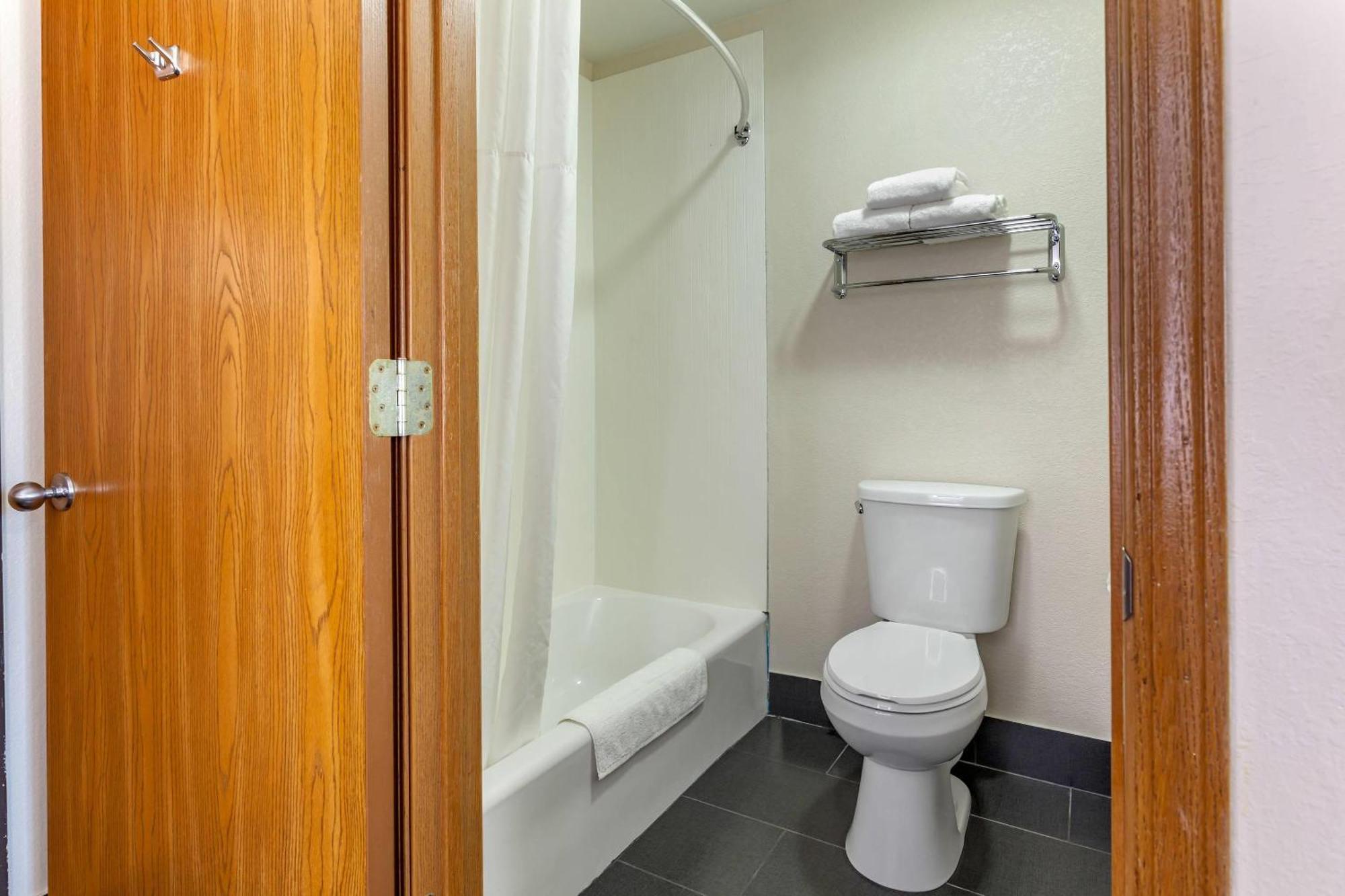 Quality Inn New London Екстериор снимка