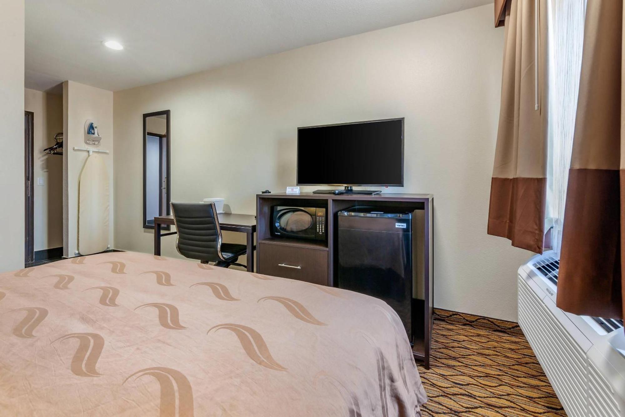Quality Inn New London Екстериор снимка